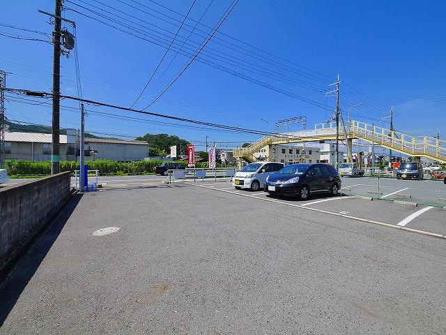 リヴィエール（外山）の駐車場|駐車場があるので、車を買う予定の方も安心です