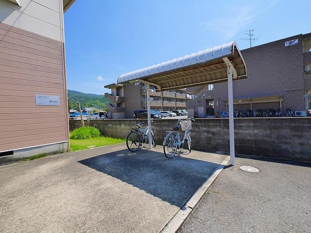 リヴィエール（外山）のその他共用部分|屋根付きの自転車置き場