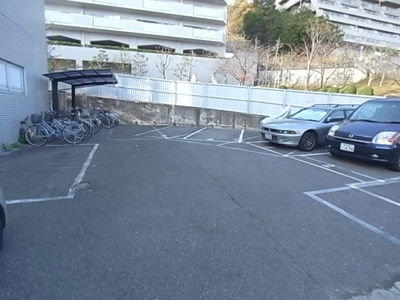 【駐車場】 | サンビルダー朝霧 | 駐車場