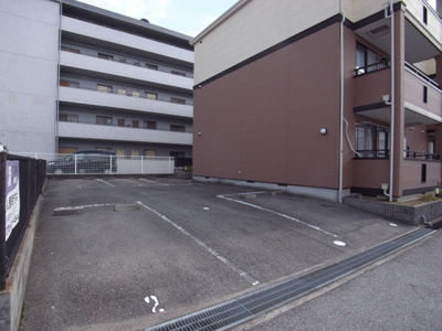 【駐車場】 | コンフォートＢＤ | 駐車場