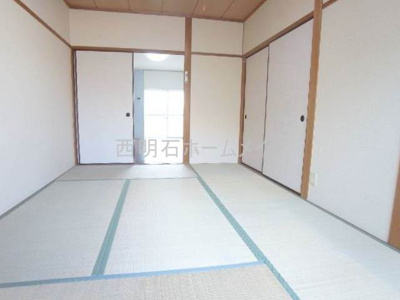 【寝室】 | ハイツ深喜 | こちらの居間で趣味の時間をお楽しみください