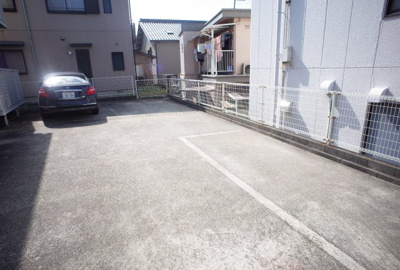 【駐車場】 | プラザ朝霧 | 駐車場