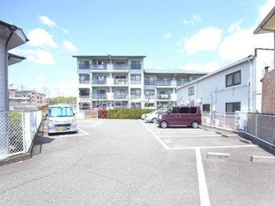 【駐車場】 | リバーグリーン藤村 | ガレージ