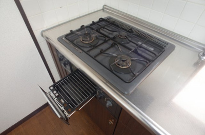 【キッチン】 | ロイヤルコーポ明石硯町 | 3口ガスコンロ