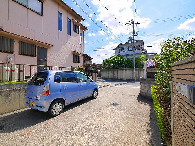 三澤邸の駐車場|駐車場があります