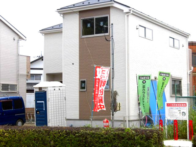【外観】 | 蓮田市椿山3丁目　敷地広々62坪の新築分譲住宅全1棟 | 敷地広々62坪　駐車3台可(車種による)　設計住宅性能評価書取得　全室6帖以上　好評の椿山地区