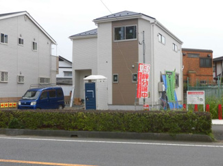 【前面道路含む現地写真】