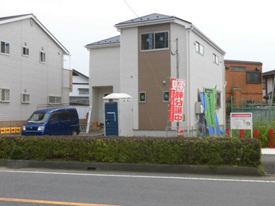 【前面道路含む現地写真】 | 蓮田市椿山3丁目　敷地広々62坪の新築分譲住宅全1棟