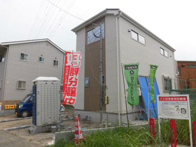 【前面道路含む現地写真】 | 蓮田市椿山3丁目　敷地広々62坪の新築分譲住宅全1棟