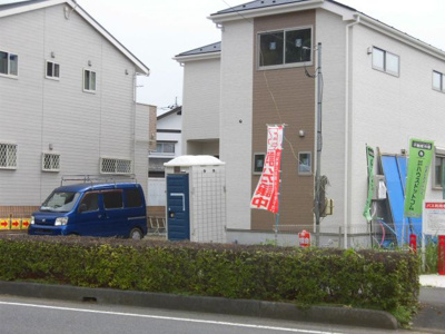 【前面道路含む現地写真】 | 蓮田市椿山3丁目　敷地広々62坪の新築分譲住宅全1棟