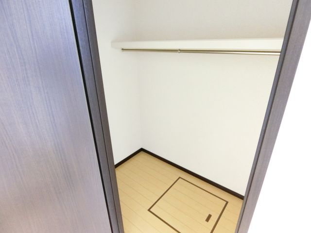 エステ・ラグーナ八番館の収納