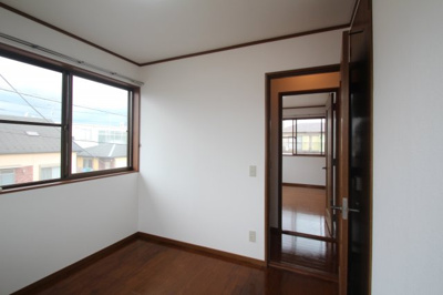 【子供部屋】 | 柏崎貸家 | ２F南西洋室です