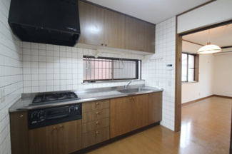 【キッチン】 | 柏崎貸家 | ３口コンロ付き