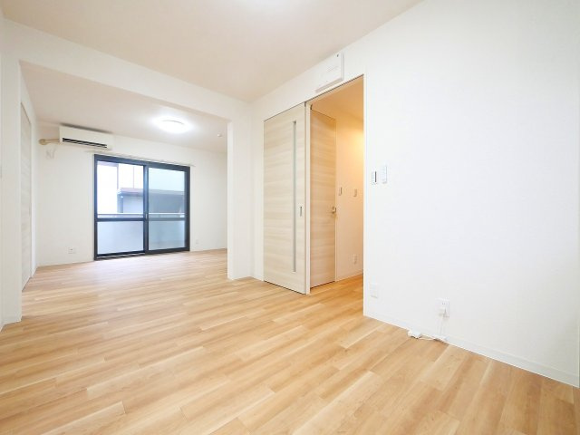 クレールコートＢの洋室|使い勝手のいい洋室です