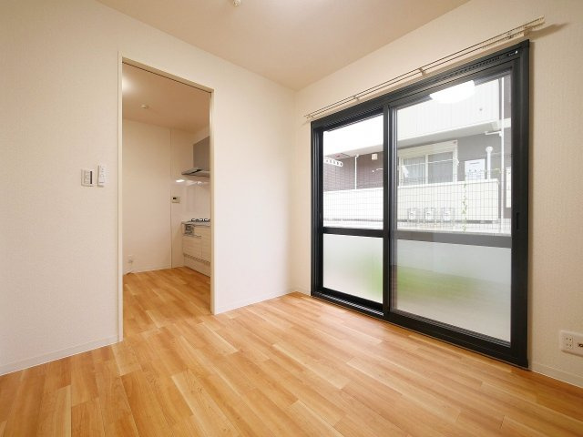 クレールコートＢの居間・リビング|こちらのリビングで趣味の時間をお楽しみください