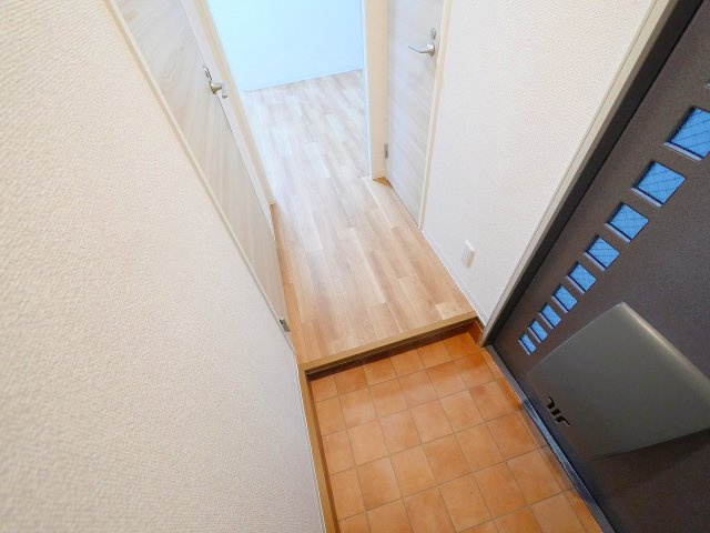 クレールコートＢの玄関|明るい玄関です