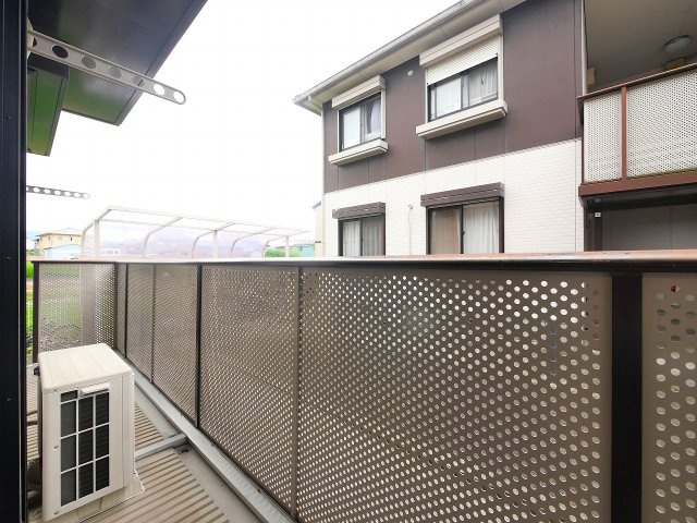 クレールコートＢのバルコニー|お洗濯にも便利なバルコニー付き
