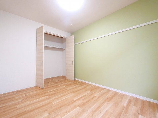 クレールコートＢの洋室|明るい洋室です