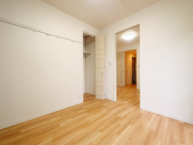 クレールコートＢの内装|明るい室内です