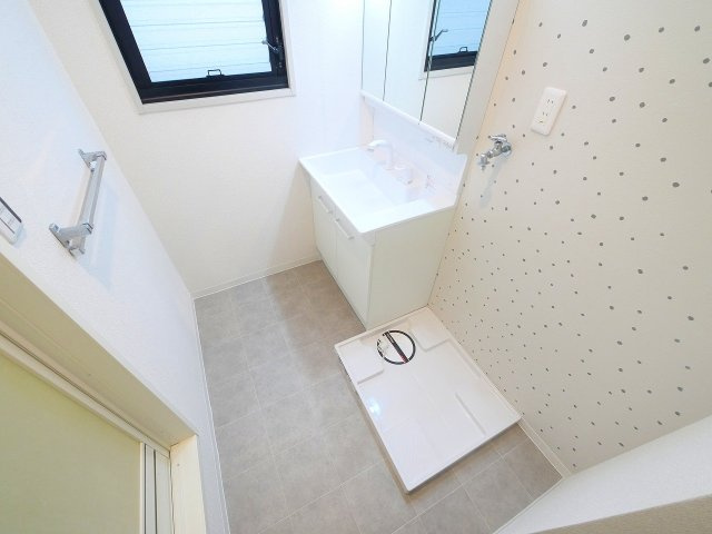 クレールコートＢの洗面所|スペースが確保できる洗面所です