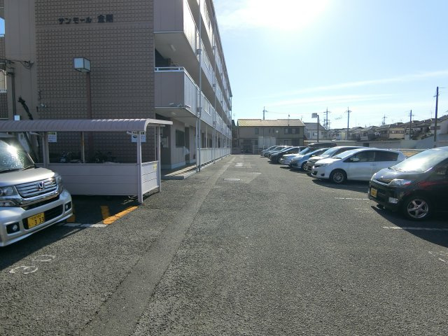 サンモール金剛の駐車場