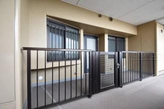 【その他共用部分】 | 共用部　廊下　専用ポーチ付き玄関