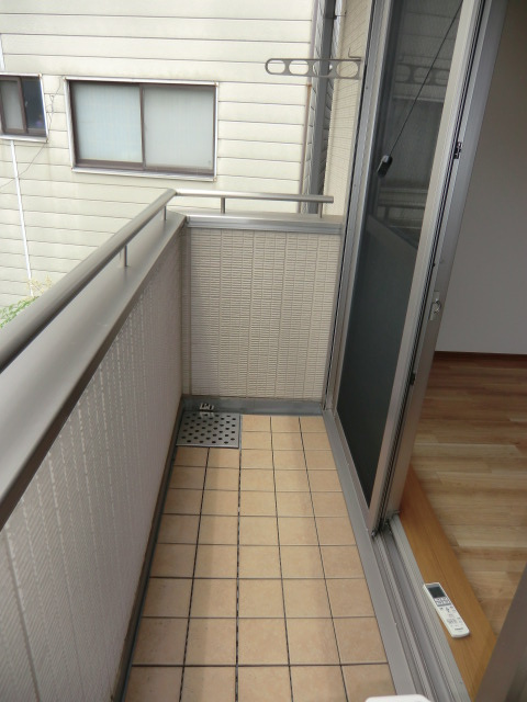 大阪市西淀川区姫島１丁目のアパートのバルコニー