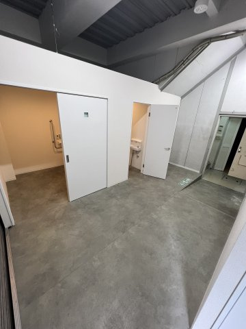 布施貸店舗　BRAVI不動産のトイレ|【布施貸店舗】清潔感のあるトイレです