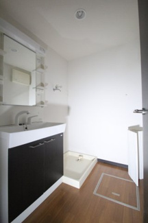 【洗面所】 | リバレイン | スペースが確保できる洗面所です