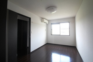 【寝室】 | リバレイン | ゆとりの広さです