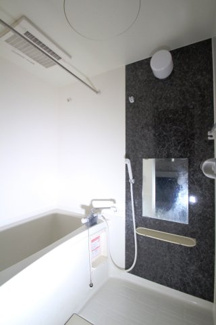 【浴室】 | リバレイン | 浴室乾燥機＆追い焚き付き