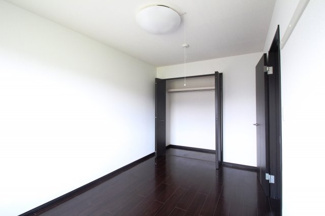 【寝室】 | リバレイン | 落ち着いた色調の寝室です