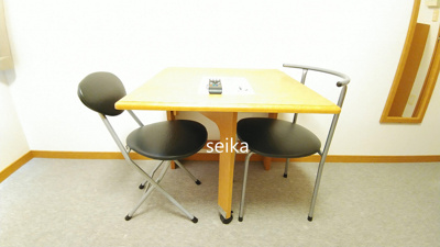 【設備】 | 三咲 | 折り畳み式テーブル・イス付き