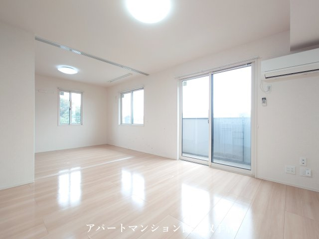 クレストヴィラⅡの居間・リビング