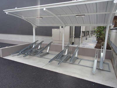【その他共用部分】 | ルシェッロ | 雨でも安心、屋根付き駐輪場