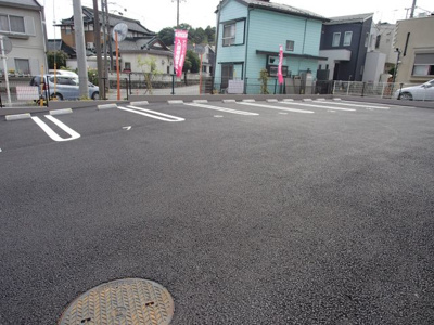 【その他共用部分】 | ルシェッロ | 駐車場も目の前で安心