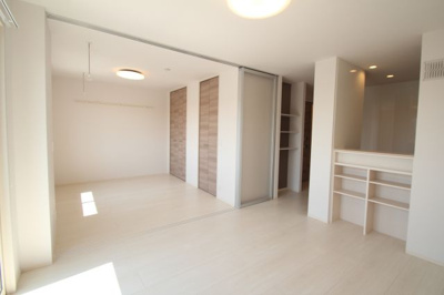 【居間・リビング】 | ミルクロス | 日当たり良好・一家団欒が楽しめます♪