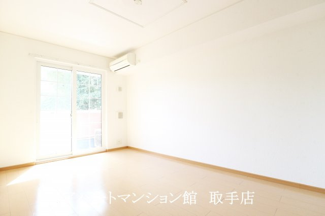 ヴィラブリーゼBの居間・リビング