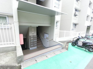 【その他共用部分】 | ポスト　階段入口は1.5階部分にあります。