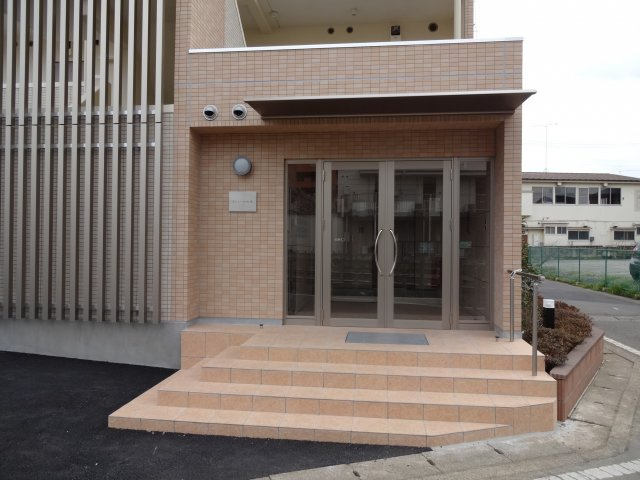 ラシュール白金のエントランス