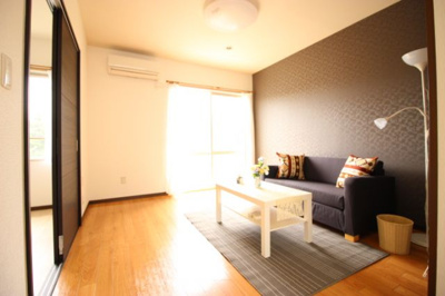 【内装】 | ライフスクエア手代木 | 南側に面した明るいリビングです