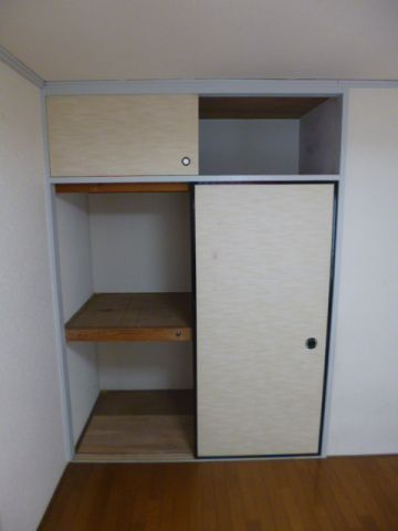 栄ハイツの収納