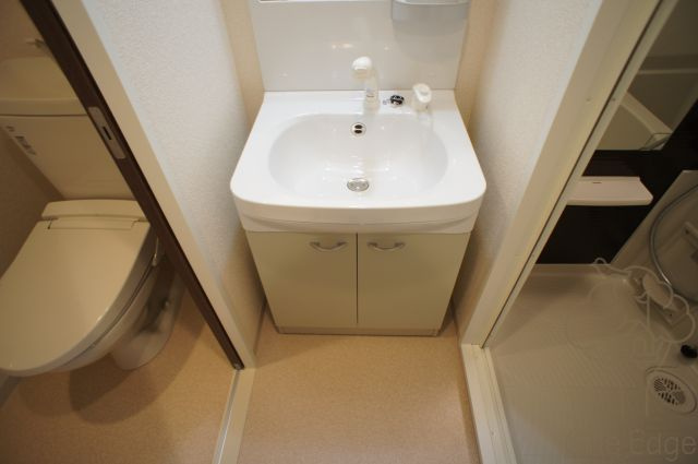 ラグゼ十三本町の独立洗面台
