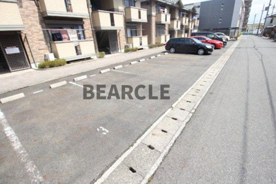 【駐車場】 | グランアクシス堅田　Ａ棟 | 駐車場に車を止められます