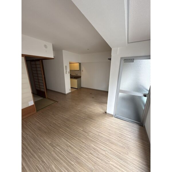 ゼフィール西明石の居間・リビング