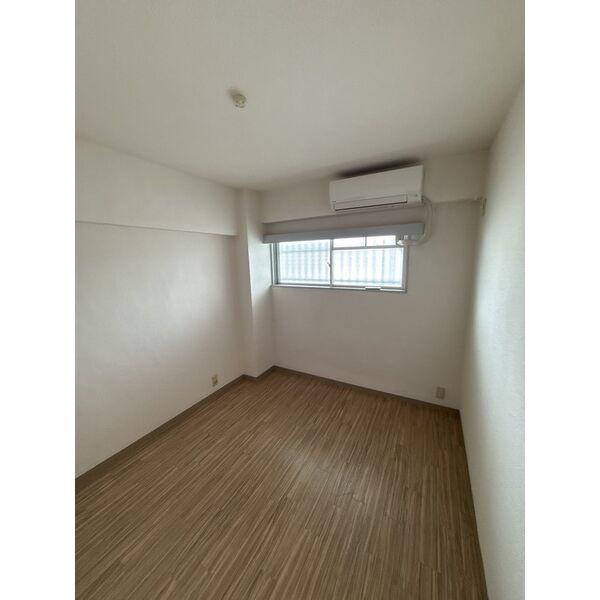 ゼフィール西明石の洋室