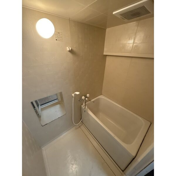 ゼフィール西明石の浴室