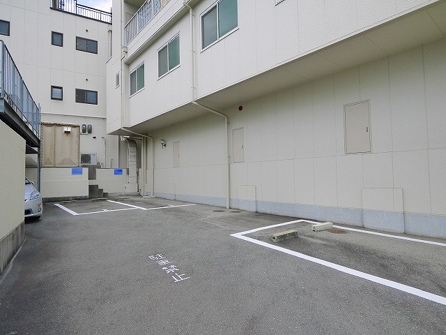 大栄第２ビルの駐車場