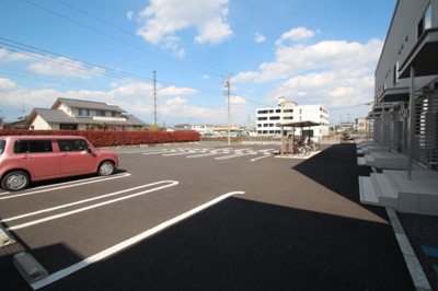 【駐車場】 | フルール・ド・ティアラE | 駐車場２台込み