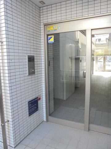 南八幡ハイツのエントランス